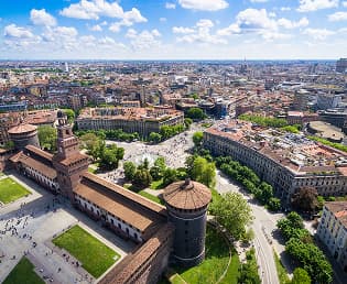 Vista dall'alto di Piazza Castello a Milano
